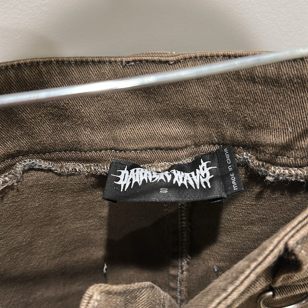 Darker Wavs SWITCH STRAPPY CARGO PANTS - GREEN - Picture 3 of 4